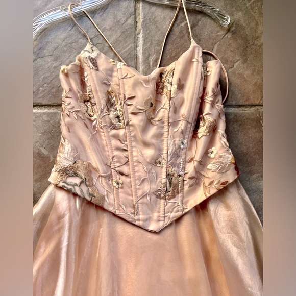 Gorgeous formal dress in excellent conditions - Picture 6 of 12